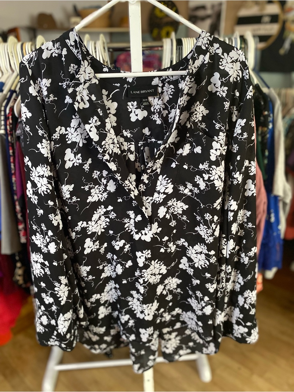 Lane Bryant Black & White Floral V-Neck Blouse